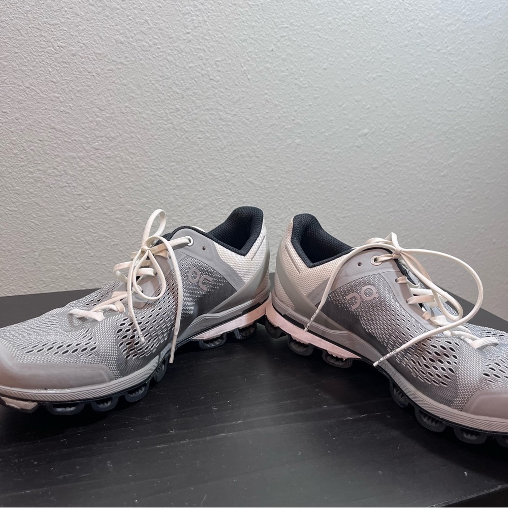 ON Running Cloudsurfer Men's US 7 Gray White Running Shoes Sneakers CloudTec - Picture 4 of 13